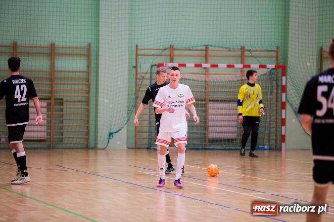 Zdjęcie w galerii na portalu naszraciborz.pl: Piątkowy wieczór z Halową Ligą Piłki Nożnej wiadomości z regionu