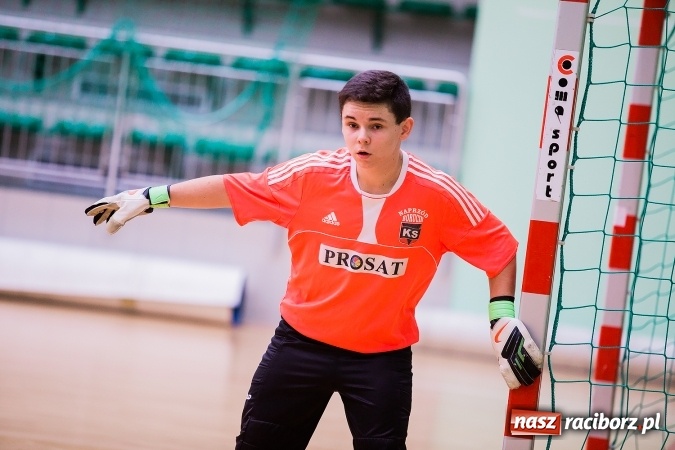 Zdjęcie w galerii na portalu naszraciborz.pl: Piątkowy wieczór z Halową Ligą Piłki Nożnej wiadomości z regionu