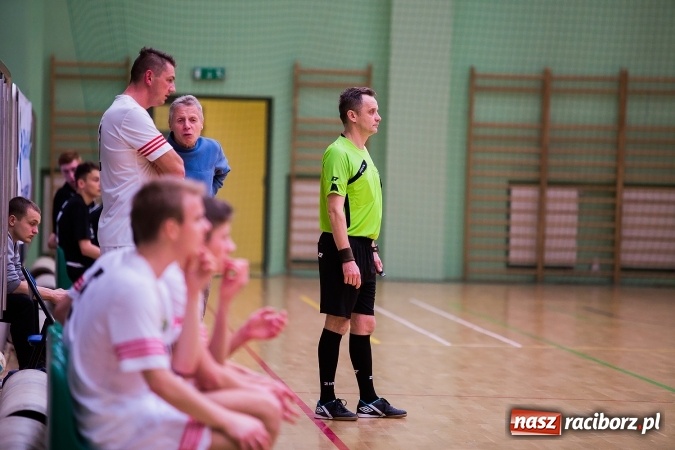 Zdjęcie w galerii na portalu naszraciborz.pl: Piątkowy wieczór z Halową Ligą Piłki Nożnej wiadomości z regionu