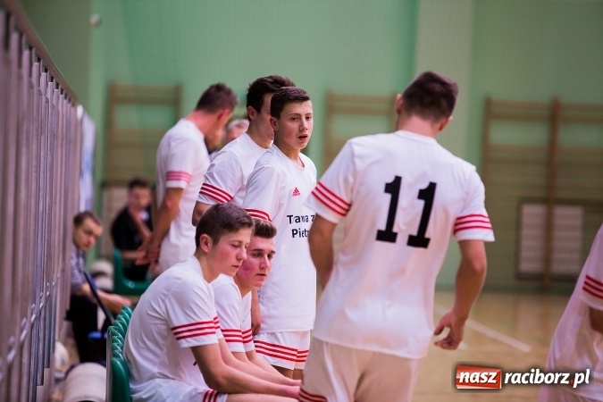 Zdjęcie w galerii na portalu naszraciborz.pl: Piątkowy wieczór z Halową Ligą Piłki Nożnej wiadomości z regionu