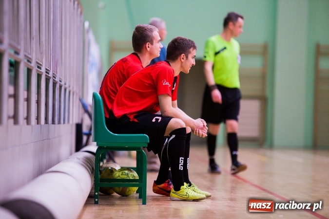 Zdjęcie w galerii na portalu naszraciborz.pl: Piątkowy wieczór z Halową Ligą Piłki Nożnej wiadomości z regionu