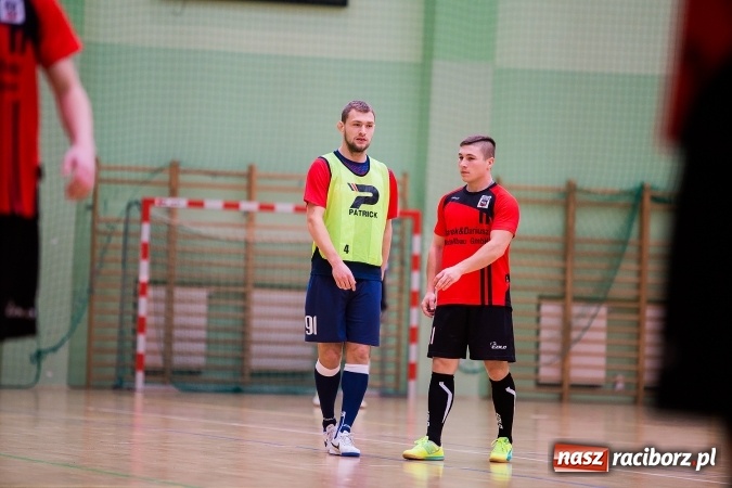Zdjęcie w galerii na portalu naszraciborz.pl: Piątkowy wieczór z Halową Ligą Piłki Nożnej wiadomości z regionu