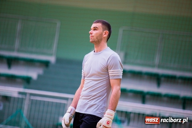 Zdjęcie w galerii na portalu naszraciborz.pl: Piątkowy wieczór z Halową Ligą Piłki Nożnej wiadomości z regionu