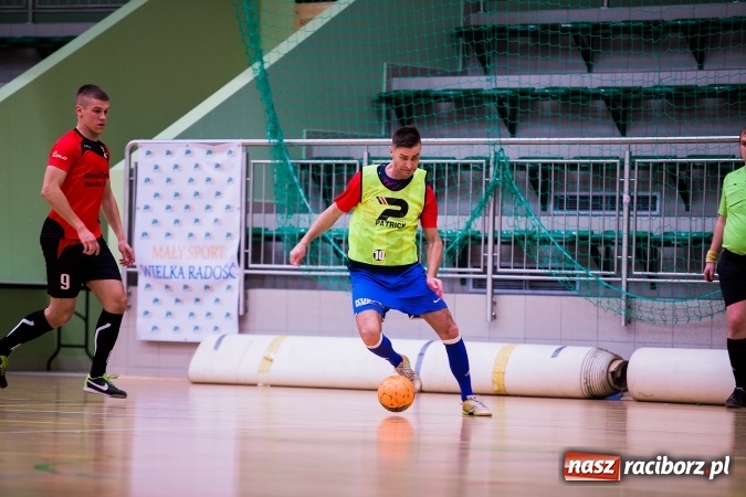 Zdjęcie w galerii na portalu naszraciborz.pl: Piątkowy wieczór z Halową Ligą Piłki Nożnej wiadomości z regionu