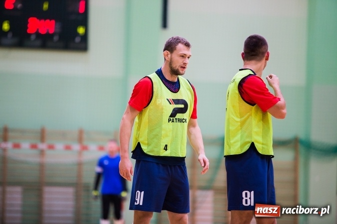 Zdjęcie w galerii na portalu naszraciborz.pl: Piątkowy wieczór z Halową Ligą Piłki Nożnej wiadomości z regionu