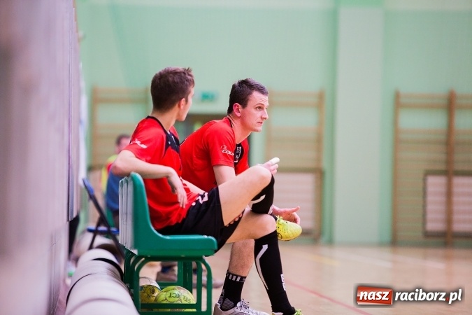 Zdjęcie w galerii na portalu naszraciborz.pl: Piątkowy wieczór z Halową Ligą Piłki Nożnej wiadomości z regionu