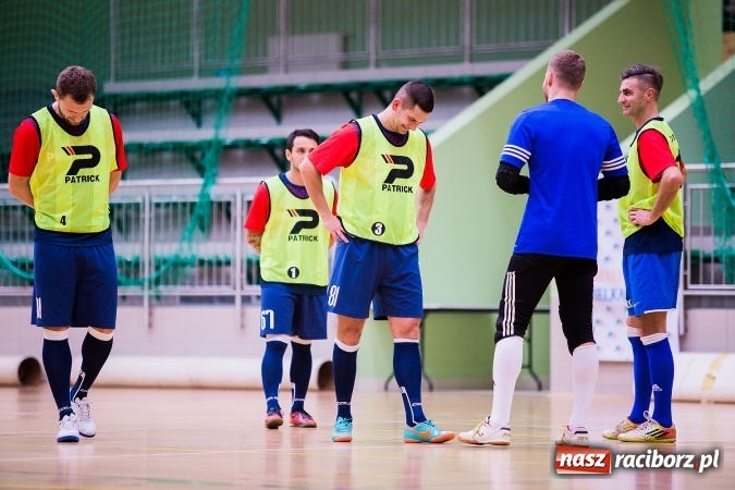 Zdjęcie w galerii na portalu naszraciborz.pl: Piątkowy wieczór z Halową Ligą Piłki Nożnej wiadomości z regionu