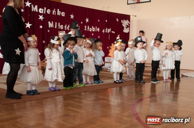 Zdjęcie w galerii na portalu naszraciborz.pl: Maleńka przyszła Miłość... do przedszkola w Markowicach wiadomości z regionu