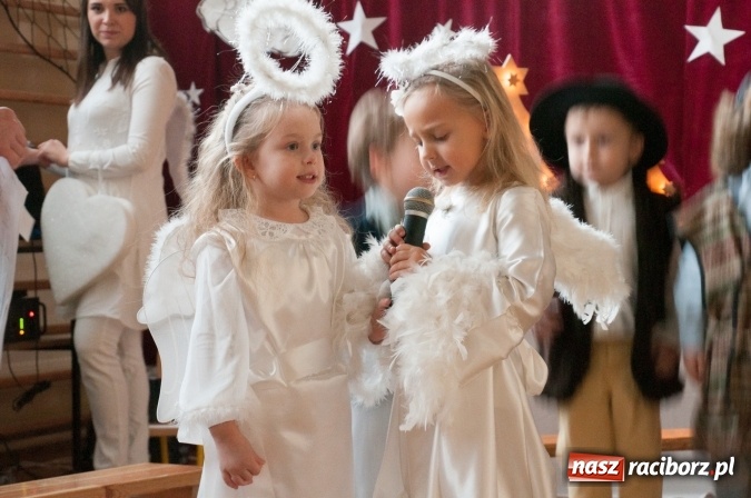 Zdjęcie w galerii na portalu naszraciborz.pl: Maleńka przyszła Miłość... do przedszkola w Markowicach wiadomości z regionu