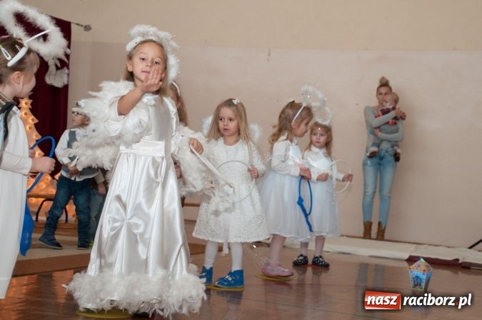 Zdjęcie w galerii na portalu naszraciborz.pl: Maleńka przyszła Miłość... do przedszkola w Markowicach wiadomości z regionu