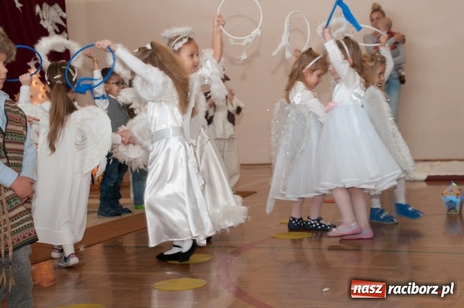 Zdjęcie w galerii na portalu naszraciborz.pl: Maleńka przyszła Miłość... do przedszkola w Markowicach wiadomości z regionu