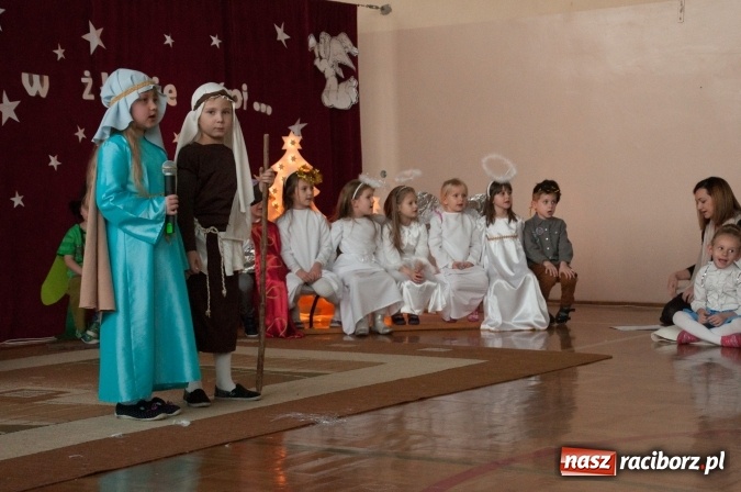 Zdjęcie w galerii na portalu naszraciborz.pl: Maleńka przyszła Miłość... do przedszkola w Markowicach wiadomości z regionu