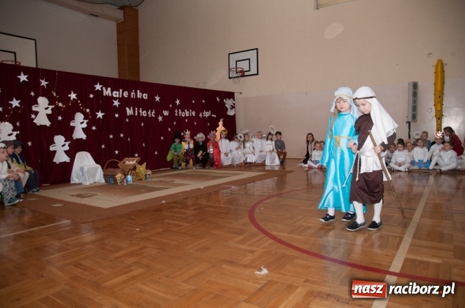 Zdjęcie w galerii na portalu naszraciborz.pl: Maleńka przyszła Miłość... do przedszkola w Markowicach wiadomości z regionu