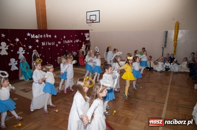 Zdjęcie w galerii na portalu naszraciborz.pl: Maleńka przyszła Miłość... do przedszkola w Markowicach wiadomości z regionu