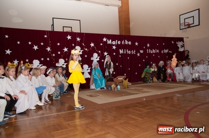 Zdjęcie w galerii na portalu naszraciborz.pl: Maleńka przyszła Miłość... do przedszkola w Markowicach wiadomości z regionu