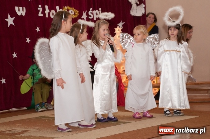 Zdjęcie w galerii na portalu naszraciborz.pl: Maleńka przyszła Miłość... do przedszkola w Markowicach wiadomości z regionu