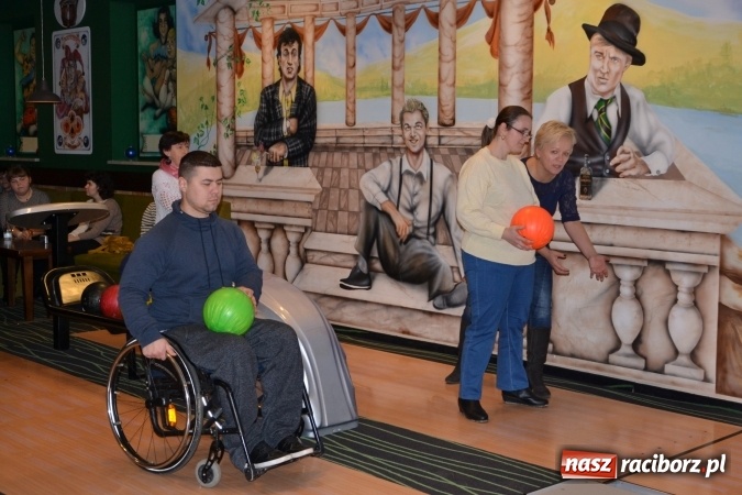 Zdjęcie w galerii na portalu naszraciborz.pl: Pierwszy turniej bowlingowy dla osób niepełnosprawnych  wiadomości z regionu