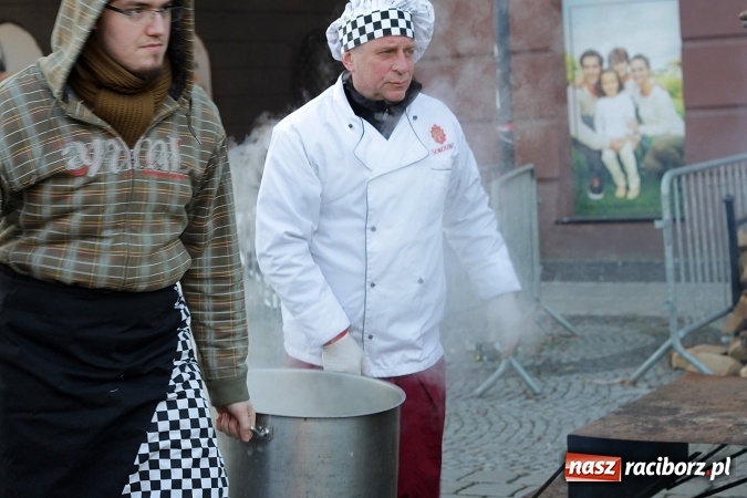 Zdjęcie w galerii na portalu naszraciborz.pl: Żurku megagarnek, czyli jarmarkowa degustacja na raciborskim Rynku wiadomości z regionu