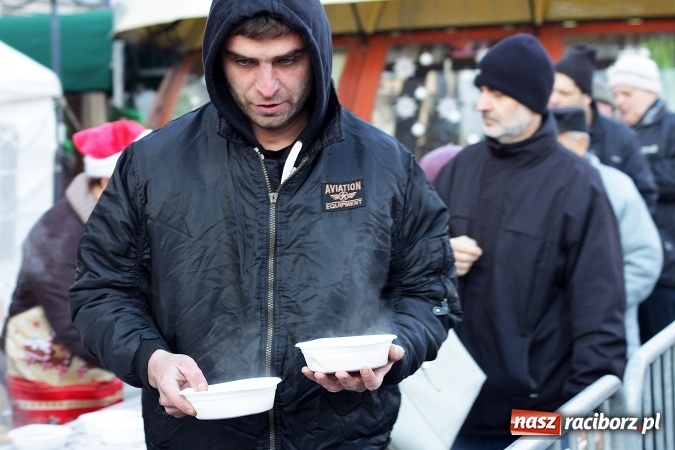 Zdjęcie w galerii na portalu naszraciborz.pl: Żurku megagarnek, czyli jarmarkowa degustacja na raciborskim Rynku wiadomości z regionu