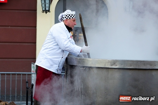 Zdjęcie w galerii na portalu naszraciborz.pl: Żurku megagarnek, czyli jarmarkowa degustacja na raciborskim Rynku wiadomości z regionu