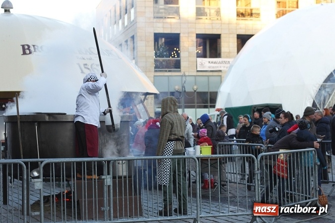 Zdjęcie w galerii na portalu naszraciborz.pl: Żurku megagarnek, czyli jarmarkowa degustacja na raciborskim Rynku wiadomości z regionu