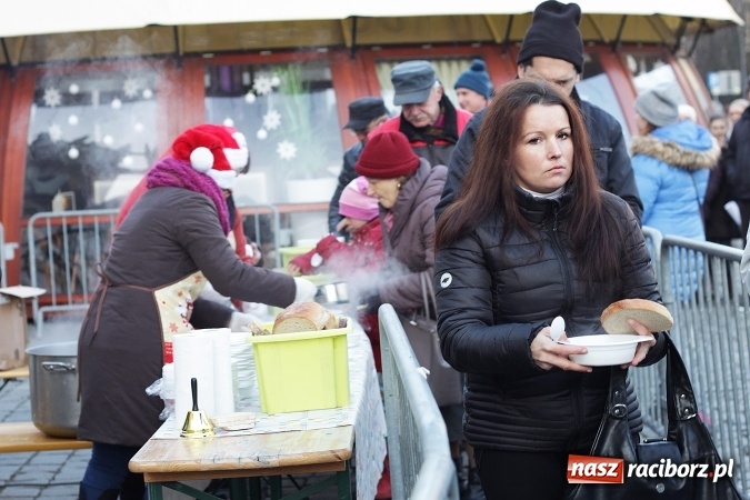Zdjęcie w galerii na portalu naszraciborz.pl: Żurku megagarnek, czyli jarmarkowa degustacja na raciborskim Rynku wiadomości z regionu