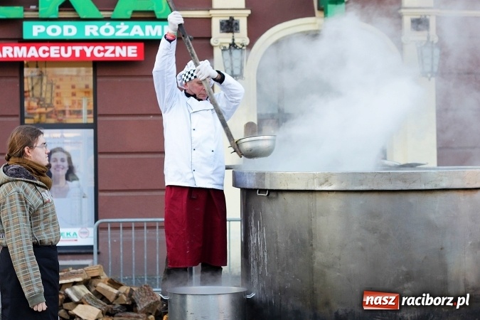 Zdjęcie w galerii na portalu naszraciborz.pl: Żurku megagarnek, czyli jarmarkowa degustacja na raciborskim Rynku wiadomości z regionu