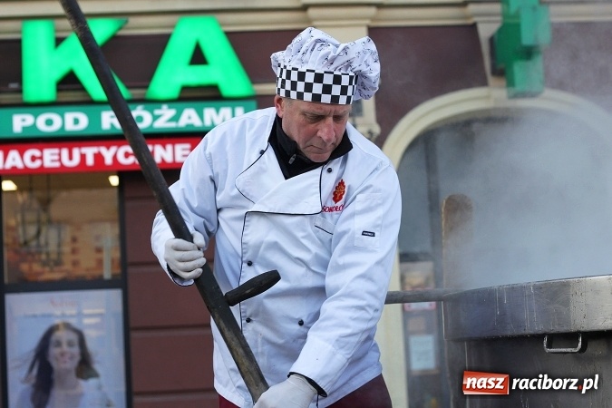 Zdjęcie w galerii na portalu naszraciborz.pl: Żurku megagarnek, czyli jarmarkowa degustacja na raciborskim Rynku wiadomości z regionu