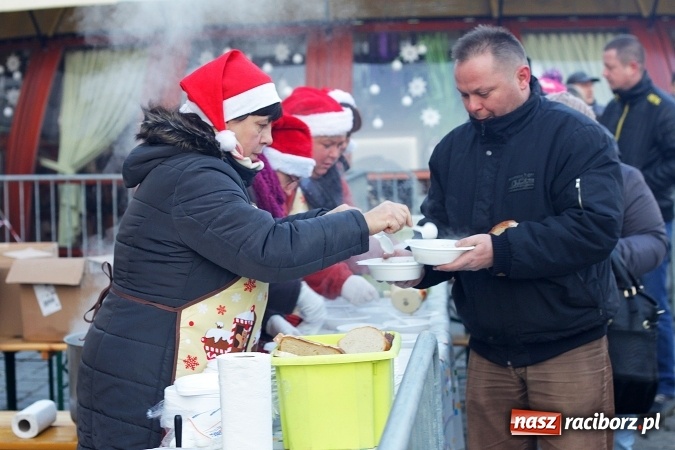 Zdjęcie w galerii na portalu naszraciborz.pl: Żurku megagarnek, czyli jarmarkowa degustacja na raciborskim Rynku wiadomości z regionu