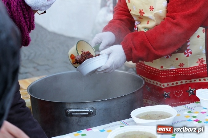 Zdjęcie w galerii na portalu naszraciborz.pl: Żurku megagarnek, czyli jarmarkowa degustacja na raciborskim Rynku wiadomości z regionu