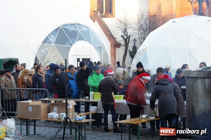 Zdjęcie w galerii na portalu naszraciborz.pl: Żurku megagarnek, czyli jarmarkowa degustacja na raciborskim Rynku wiadomości z regionu