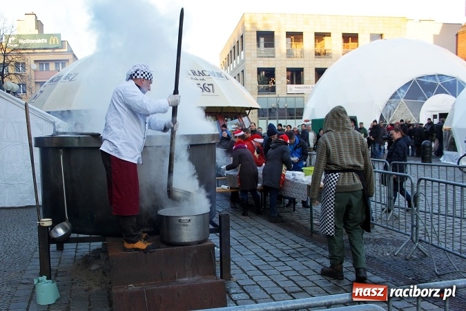 Zdjęcie w galerii na portalu naszraciborz.pl: Żurku megagarnek, czyli jarmarkowa degustacja na raciborskim Rynku wiadomości z regionu