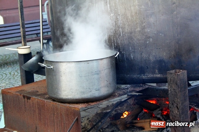 Zdjęcie w galerii na portalu naszraciborz.pl: Żurku megagarnek, czyli jarmarkowa degustacja na raciborskim Rynku wiadomości z regionu