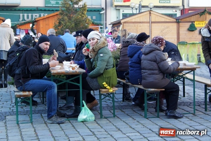 Zdjęcie w galerii na portalu naszraciborz.pl: Żurku megagarnek, czyli jarmarkowa degustacja na raciborskim Rynku wiadomości z regionu