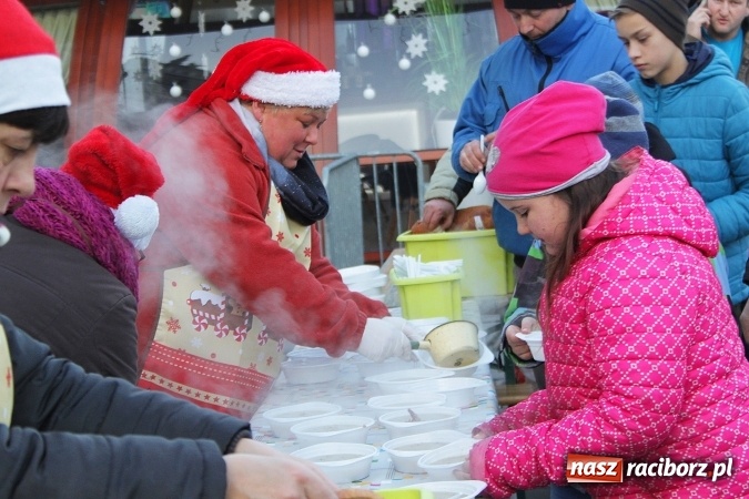 Zdjęcie w galerii na portalu naszraciborz.pl: Żurku megagarnek, czyli jarmarkowa degustacja na raciborskim Rynku wiadomości z regionu