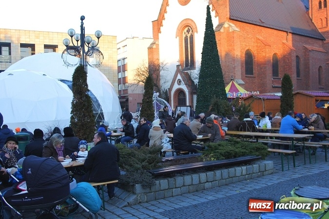 Zdjęcie w galerii na portalu naszraciborz.pl: Żurku megagarnek, czyli jarmarkowa degustacja na raciborskim Rynku wiadomości z regionu