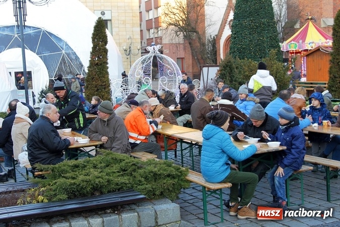 Zdjęcie w galerii na portalu naszraciborz.pl: Żurku megagarnek, czyli jarmarkowa degustacja na raciborskim Rynku wiadomości z regionu