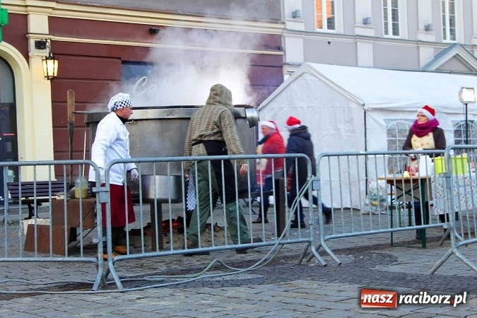 Zdjęcie w galerii na portalu naszraciborz.pl: Żurku megagarnek, czyli jarmarkowa degustacja na raciborskim Rynku wiadomości z regionu
