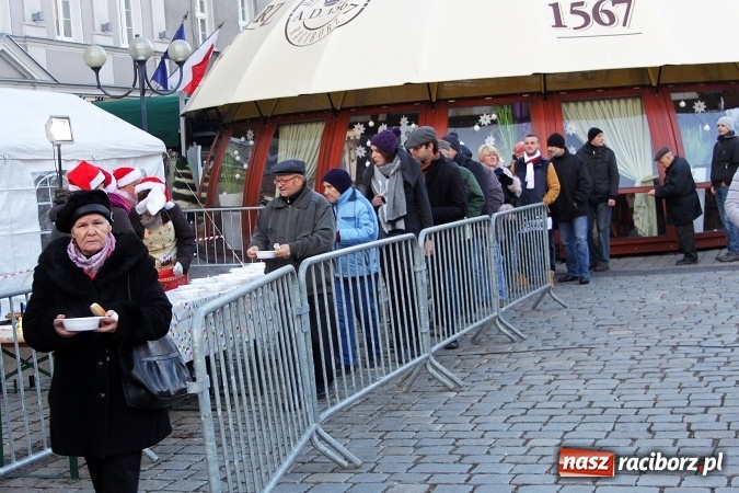 Zdjęcie w galerii na portalu naszraciborz.pl: Żurku megagarnek, czyli jarmarkowa degustacja na raciborskim Rynku wiadomości z regionu