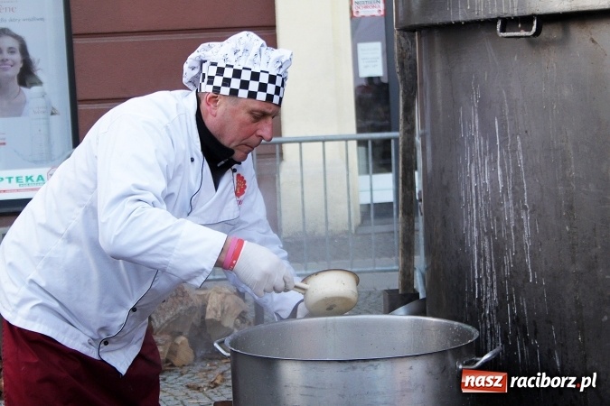 Zdjęcie w galerii na portalu naszraciborz.pl: Żurku megagarnek, czyli jarmarkowa degustacja na raciborskim Rynku wiadomości z regionu