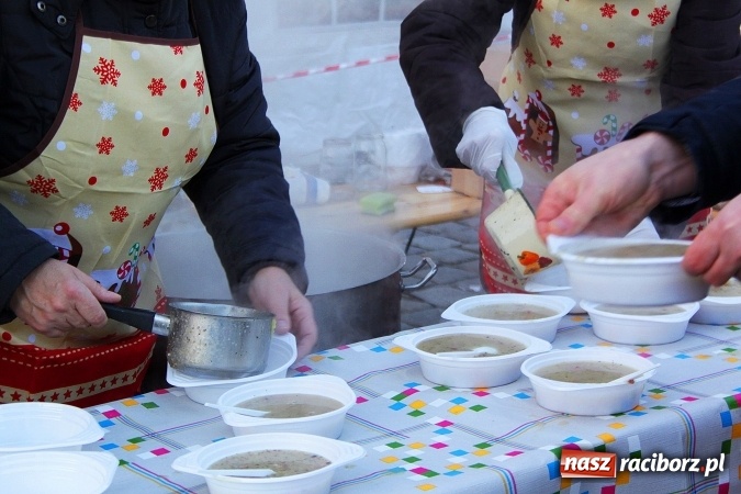 Zdjęcie w galerii na portalu naszraciborz.pl: Żurku megagarnek, czyli jarmarkowa degustacja na raciborskim Rynku wiadomości z regionu