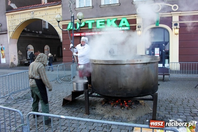 Zdjęcie w galerii na portalu naszraciborz.pl: Żurku megagarnek, czyli jarmarkowa degustacja na raciborskim Rynku wiadomości z regionu