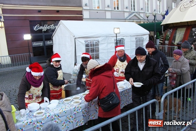Zdjęcie w galerii na portalu naszraciborz.pl: Żurku megagarnek, czyli jarmarkowa degustacja na raciborskim Rynku wiadomości z regionu