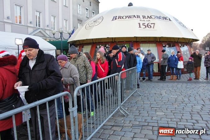 Zdjęcie w galerii na portalu naszraciborz.pl: Żurku megagarnek, czyli jarmarkowa degustacja na raciborskim Rynku wiadomości z regionu