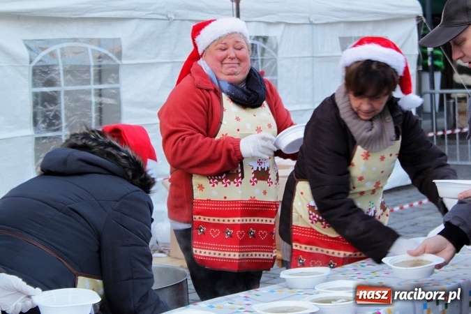 Zdjęcie w galerii na portalu naszraciborz.pl: Żurku megagarnek, czyli jarmarkowa degustacja na raciborskim Rynku wiadomości z regionu