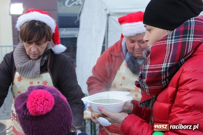 Zdjęcie w galerii na portalu naszraciborz.pl: Żurku megagarnek, czyli jarmarkowa degustacja na raciborskim Rynku wiadomości z regionu