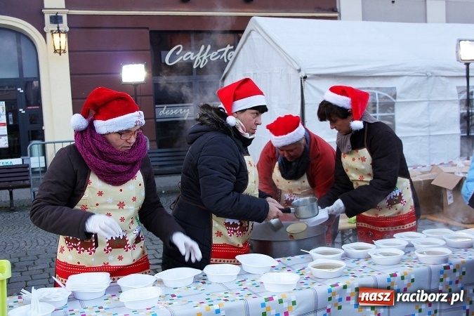 Zdjęcie w galerii na portalu naszraciborz.pl: Żurku megagarnek, czyli jarmarkowa degustacja na raciborskim Rynku wiadomości z regionu