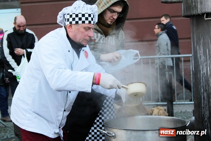 Zdjęcie w galerii na portalu naszraciborz.pl: Żurku megagarnek, czyli jarmarkowa degustacja na raciborskim Rynku wiadomości z regionu