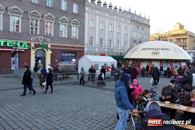 Zdjęcie w galerii na portalu naszraciborz.pl: Żurku megagarnek, czyli jarmarkowa degustacja na raciborskim Rynku wiadomości z regionu