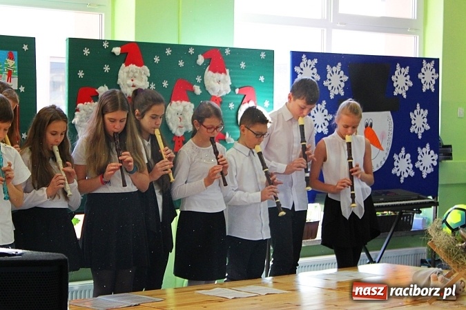 Zdjęcie w galerii na portalu naszraciborz.pl: Dzień otwarty w SP 15. Atrakcji nie zabrakło wiadomości z regionu